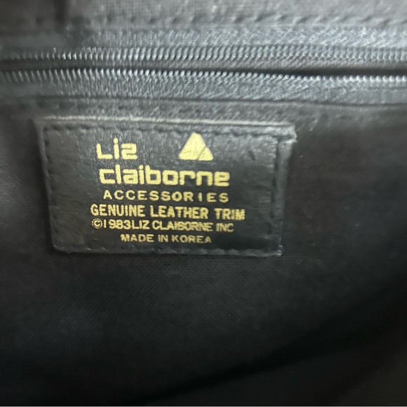 Vintage Liz Claiborne | 80’s Leather Navy Shoulder Bag - Picture 6 of 16